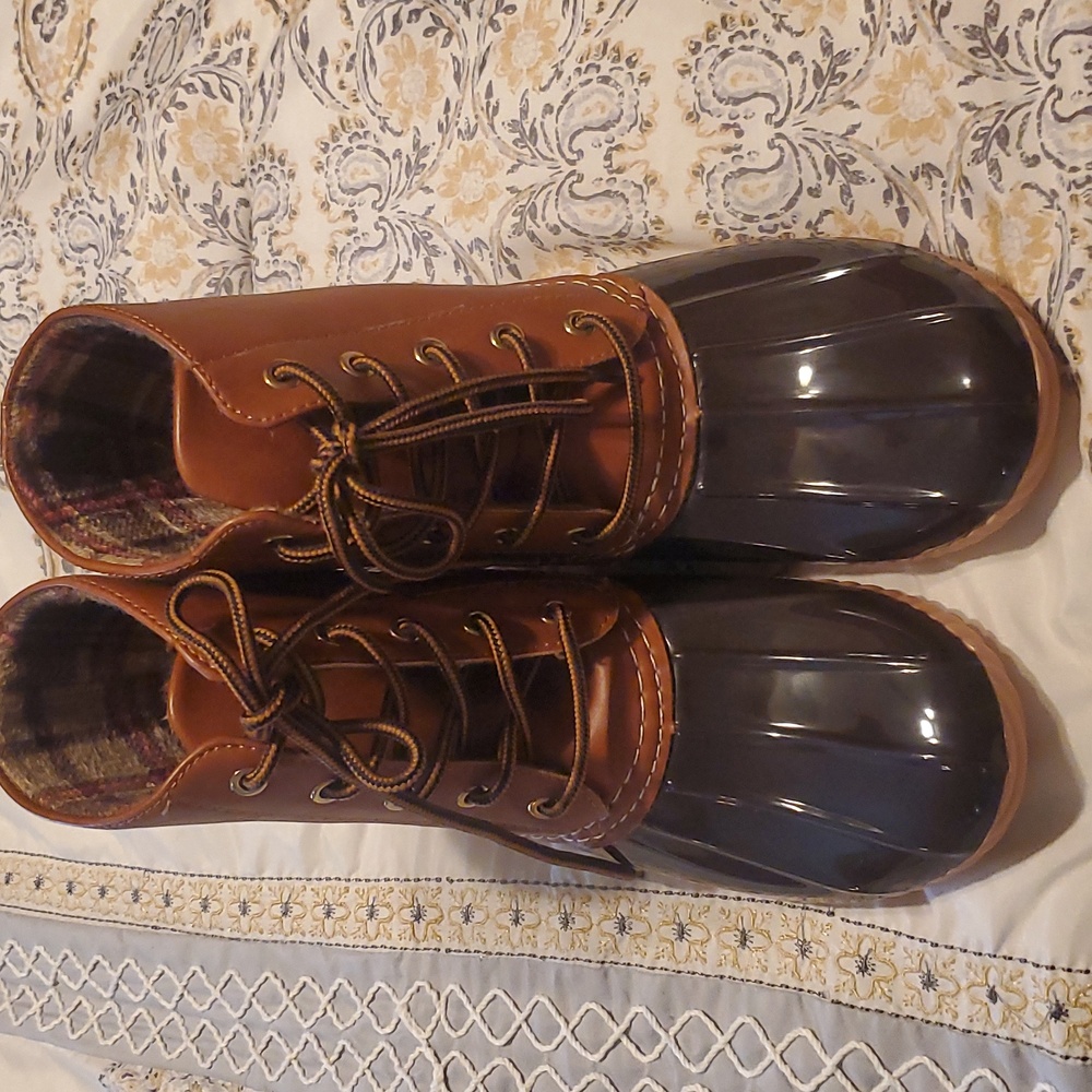 Twisted Women's Two Tone Boots